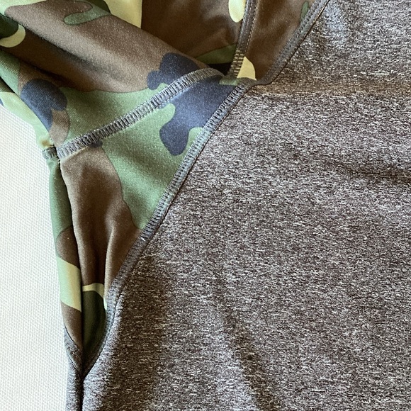 VOGO Athletica 1/4 Zip Colorblock Camo Pullover Workout Top - Picture 9 of 9